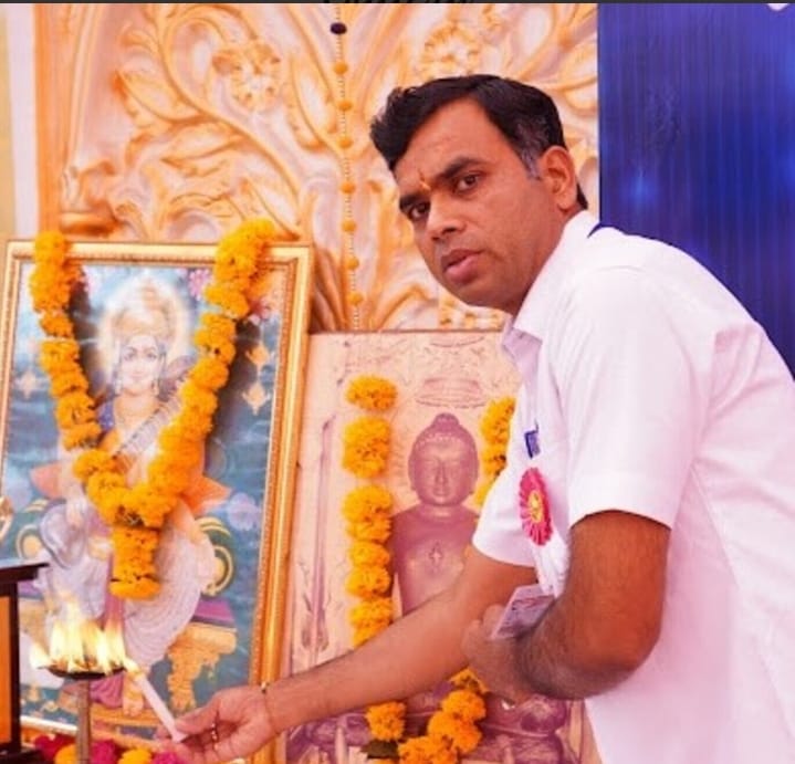 Traditional Vastu compass and Jyotish tools used for consultation in Indore